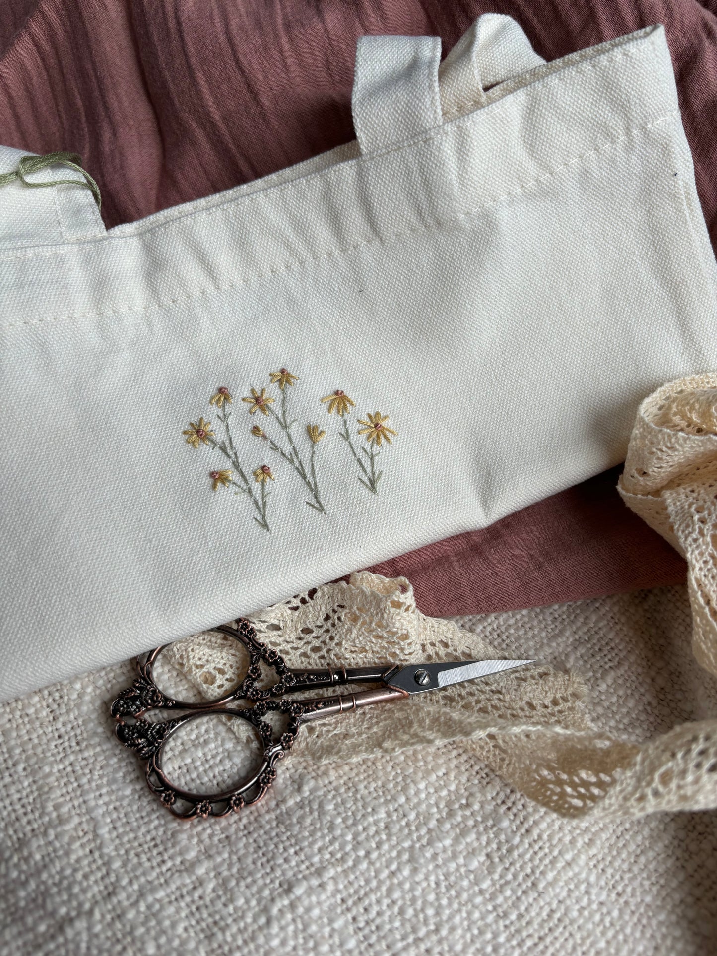 Sac fourre-tout brodé de fleurs