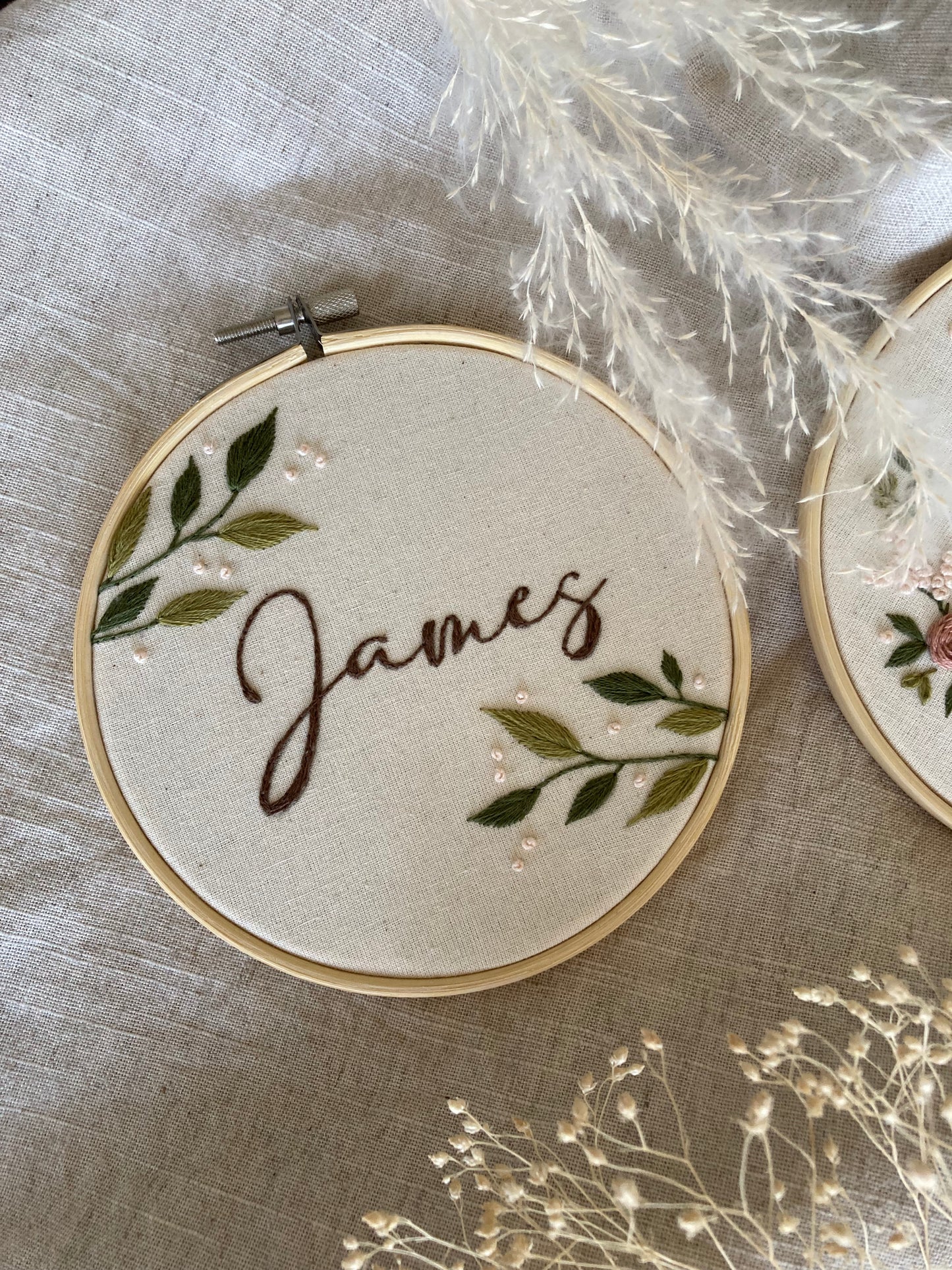 James - broderie pour enfant feuillage