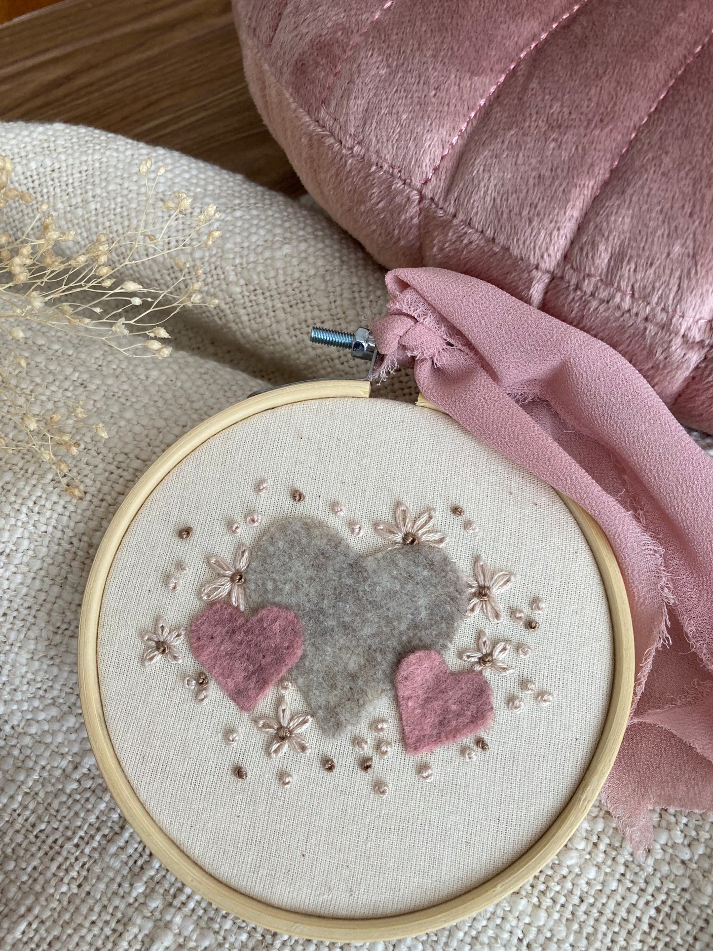 Coeurs grand beige et deux petits roses